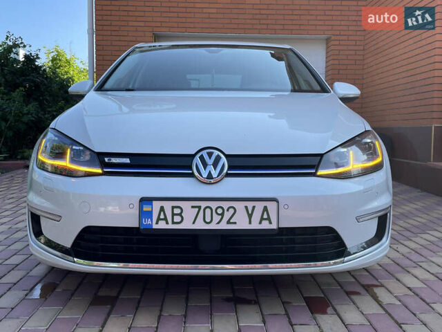 Белый Фольксваген e-Golf, объемом двигателя 0 л и пробегом 90 тыс. км за 14699 $, фото 1 на Automoto.ua