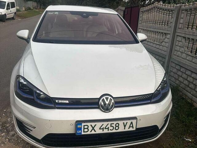 Белый Фольксваген e-Golf, объемом двигателя 0 л и пробегом 130 тыс. км за 12800 $, фото 1 на Automoto.ua