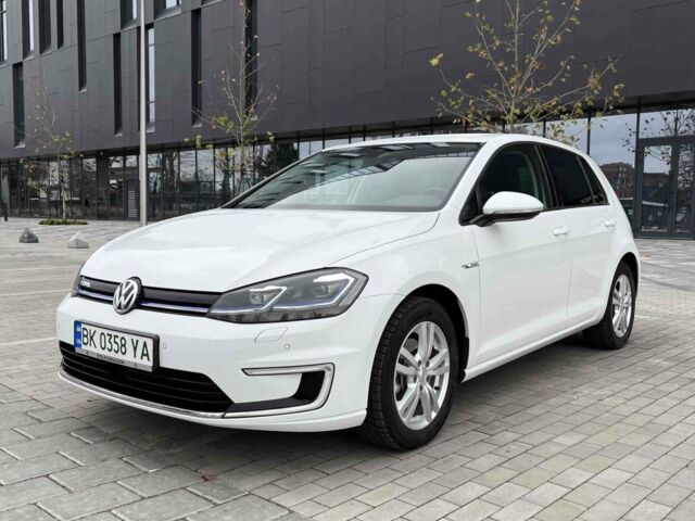 Белый Фольксваген e-Golf, объемом двигателя 0 л и пробегом 56 тыс. км за 17400 $, фото 1 на Automoto.ua