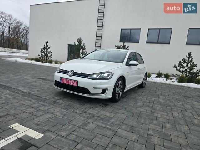 Белый Фольксваген e-Golf, объемом двигателя 0 л и пробегом 136 тыс. км за 11300 $, фото 1 на Automoto.ua