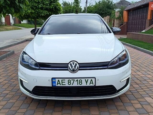 Белый Фольксваген e-Golf, объемом двигателя 0 л и пробегом 180 тыс. км за 11500 $, фото 1 на Automoto.ua