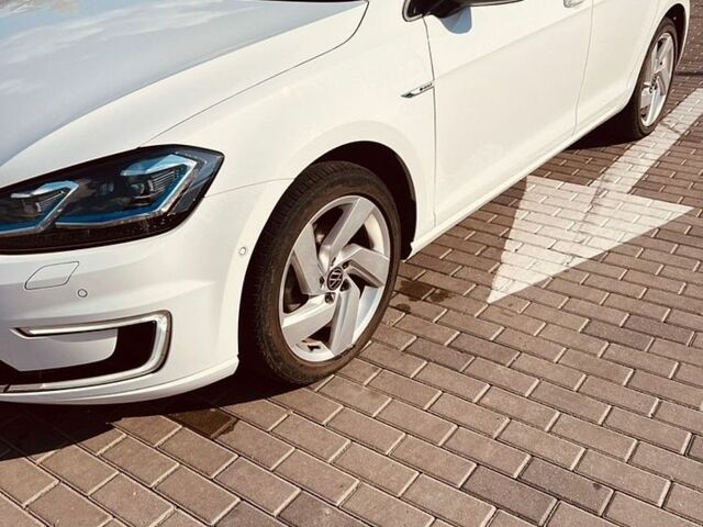 Белый Фольксваген e-Golf, объемом двигателя 0 л и пробегом 89 тыс. км за 17400 $, фото 1 на Automoto.ua