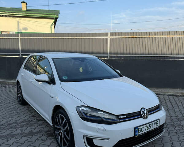 Белый Фольксваген e-Golf, объемом двигателя 0 л и пробегом 96 тыс. км за 15500 $, фото 1 на Automoto.ua