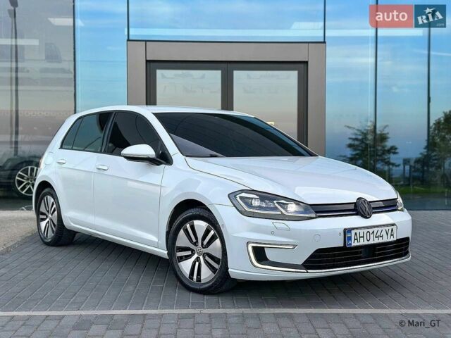 Белый Фольксваген e-Golf, объемом двигателя 0 л и пробегом 128 тыс. км за 14900 $, фото 1 на Automoto.ua