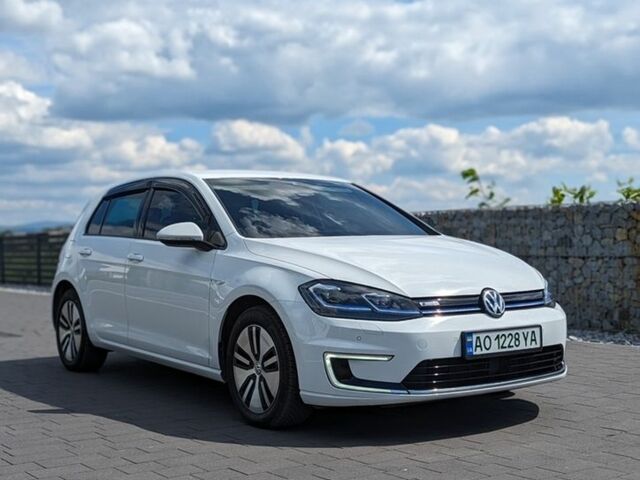 Белый Фольксваген e-Golf, объемом двигателя 0 л и пробегом 160 тыс. км за 13500 $, фото 1 на Automoto.ua