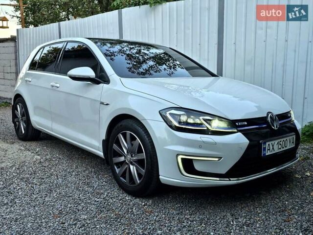 Білий Фольксваген e-Golf, об'ємом двигуна 0 л та пробігом 112 тис. км за 15950 $, фото 1 на Automoto.ua