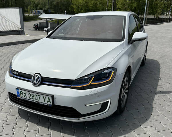 Белый Фольксваген e-Golf, объемом двигателя 0 л и пробегом 126 тыс. км за 12700 $, фото 1 на Automoto.ua