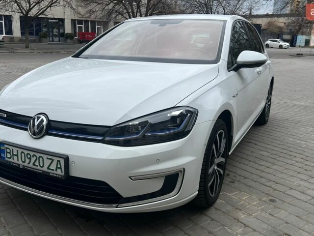 Белый Фольксваген e-Golf, объемом двигателя 0 л и пробегом 182 тыс. км за 13000 $, фото 1 на Automoto.ua