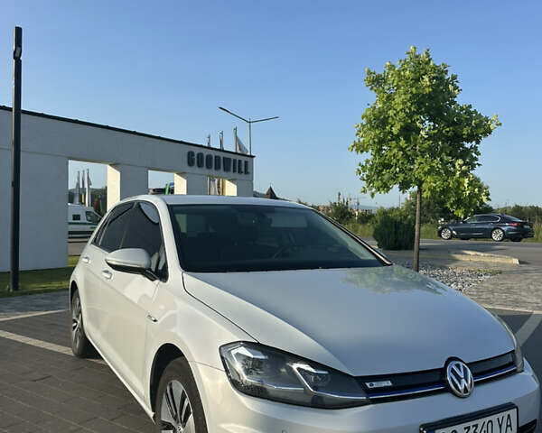 Белый Фольксваген e-Golf, объемом двигателя 0 л и пробегом 156 тыс. км за 12300 $, фото 1 на Automoto.ua