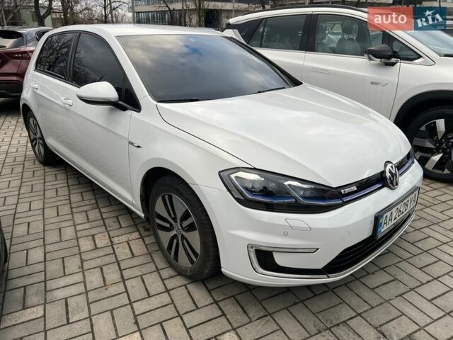 Белый Фольксваген e-Golf, объемом двигателя 0 л и пробегом 100 тыс. км за 14000 $, фото 1 на Automoto.ua