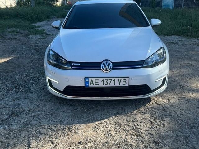 Білий Фольксваген e-Golf, об'ємом двигуна 0 л та пробігом 143 тис. км за 13600 $, фото 1 на Automoto.ua