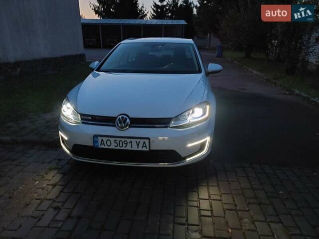 Белый Фольксваген e-Golf, объемом двигателя 0 л и пробегом 70 тыс. км за 13600 $, фото 1 на Automoto.ua