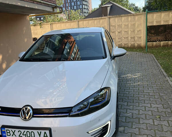 Белый Фольксваген e-Golf, объемом двигателя 0 л и пробегом 119 тыс. км за 14500 $, фото 1 на Automoto.ua