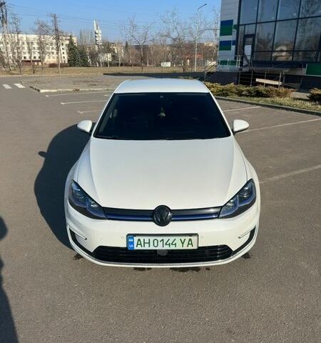Белый Фольксваген e-Golf, объемом двигателя 0 л и пробегом 118 тыс. км за 13500 $, фото 1 на Automoto.ua