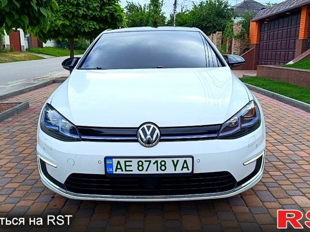 Белый Фольксваген e-Golf, объемом двигателя 100 л и пробегом 180 тыс. км за 11500 $, фото 1 на Automoto.ua