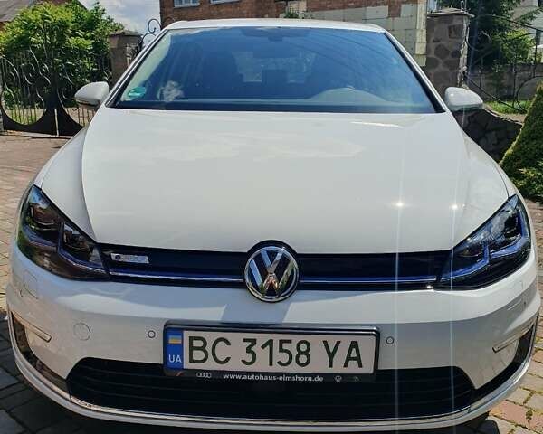 Белый Фольксваген e-Golf, объемом двигателя 0 л и пробегом 16 тыс. км за 21999 $, фото 1 на Automoto.ua