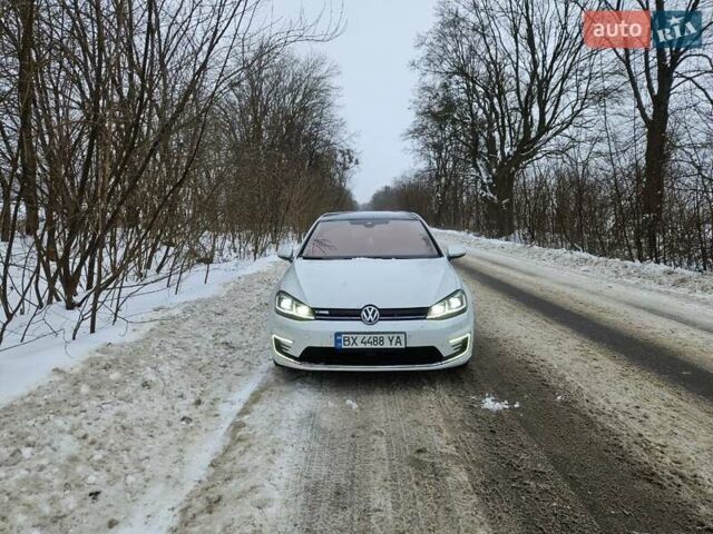 Белый Фольксваген e-Golf, объемом двигателя 0 л и пробегом 155 тыс. км за 15800 $, фото 1 на Automoto.ua