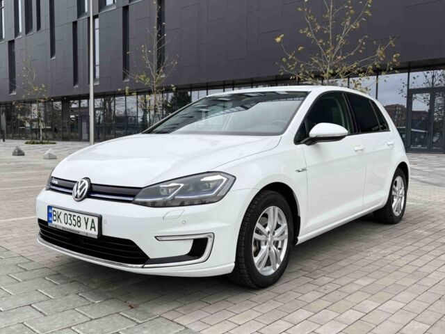 Белый Фольксваген e-Golf, объемом двигателя 0 л и пробегом 50 тыс. км за 17400 $, фото 1 на Automoto.ua