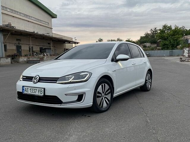 Білий Фольксваген e-Golf, об'ємом двигуна 0 л та пробігом 89 тис. км за 16700 $, фото 1 на Automoto.ua