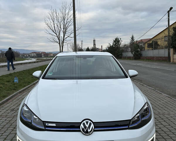 Белый Фольксваген e-Golf, объемом двигателя 0 л и пробегом 15 тыс. км за 23000 $, фото 1 на Automoto.ua