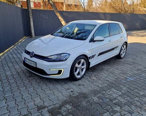 Белый Фольксваген e-Golf, объемом двигателя 0 л и пробегом 125 тыс. км за 13700 $, фото 1 на Automoto.ua