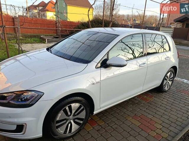 Белый Фольксваген e-Golf, объемом двигателя 0 л и пробегом 130 тыс. км за 13200 $, фото 1 на Automoto.ua