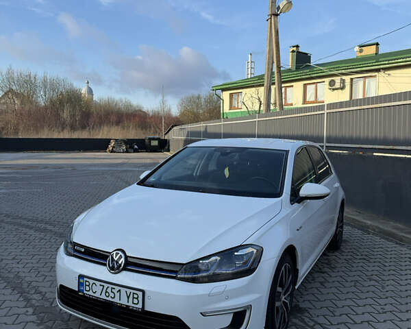 Белый Фольксваген e-Golf, объемом двигателя 0 л и пробегом 96 тыс. км за 14350 $, фото 1 на Automoto.ua