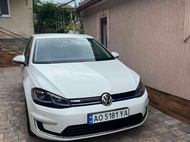Белый Фольксваген e-Golf, объемом двигателя 0 л и пробегом 131 тыс. км за 13799 $, фото 1 на Automoto.ua