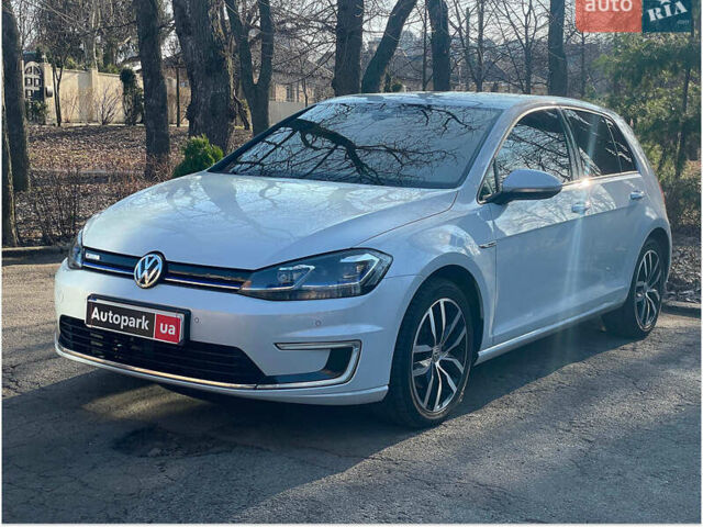 Белый Фольксваген e-Golf, объемом двигателя 0 л и пробегом 106 тыс. км за 12240 $, фото 1 на Automoto.ua