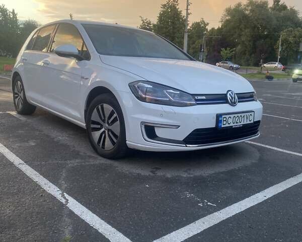 Белый Фольксваген e-Golf, объемом двигателя 0 л и пробегом 86 тыс. км за 14600 $, фото 1 на Automoto.ua