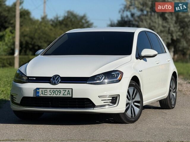 Белый Фольксваген e-Golf, объемом двигателя 0 л и пробегом 118 тыс. км за 13500 $, фото 1 на Automoto.ua