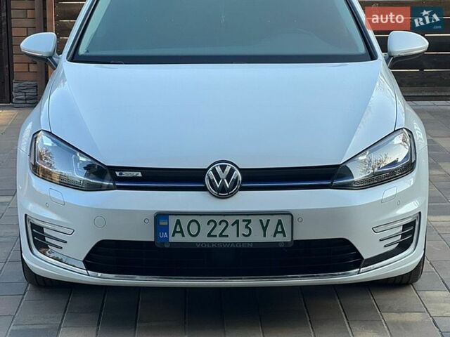 Белый Фольксваген e-Golf, объемом двигателя 0 л и пробегом 92 тыс. км за 16900 $, фото 1 на Automoto.ua