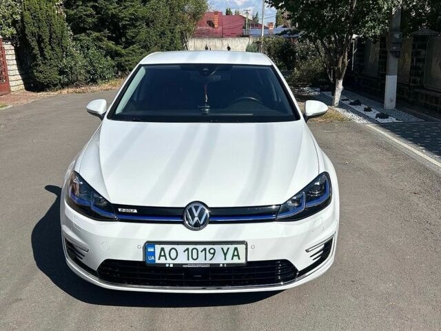 Белый Фольксваген e-Golf, объемом двигателя 0 л и пробегом 108 тыс. км за 15500 $, фото 1 на Automoto.ua