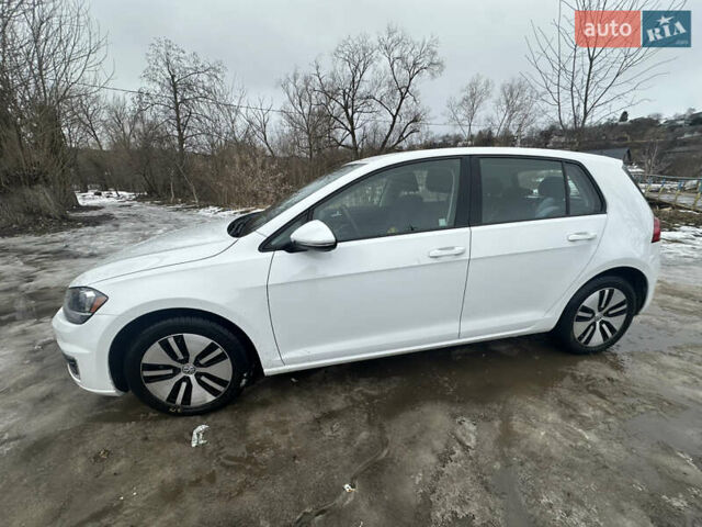 Белый Фольксваген e-Golf, объемом двигателя 0 л и пробегом 42 тыс. км за 13500 $, фото 1 на Automoto.ua