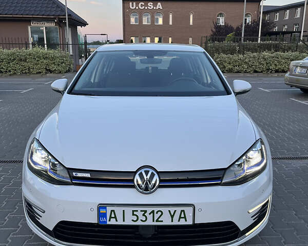 Белый Фольксваген e-Golf, объемом двигателя 0 л и пробегом 136 тыс. км за 13000 $, фото 1 на Automoto.ua