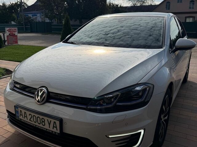 Білий Фольксваген e-Golf, об'ємом двигуна 0 л та пробігом 62 тис. км за 16500 $, фото 1 на Automoto.ua