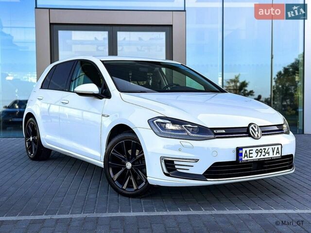 Белый Фольксваген e-Golf, объемом двигателя 0 л и пробегом 103 тыс. км за 13700 $, фото 1 на Automoto.ua