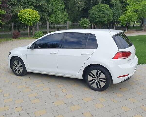 Белый Фольксваген e-Golf, объемом двигателя 0 л и пробегом 92 тыс. км за 14200 $, фото 1 на Automoto.ua
