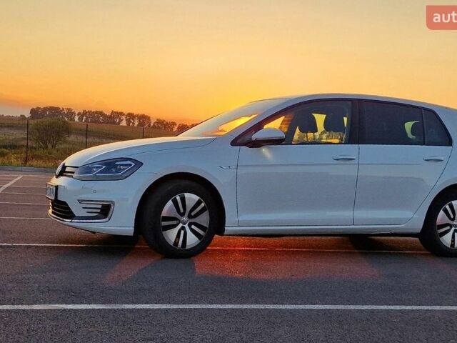 Белый Фольксваген e-Golf, объемом двигателя 0 л и пробегом 92 тыс. км за 13999 $, фото 1 на Automoto.ua