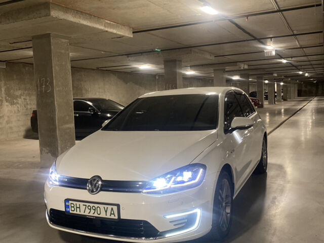 Белый Фольксваген e-Golf, объемом двигателя 0 л и пробегом 35 тыс. км за 17999 $, фото 1 на Automoto.ua