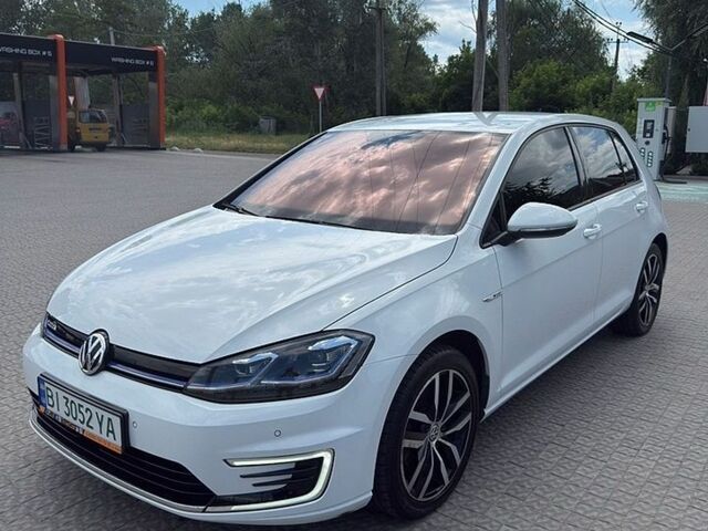 Белый Фольксваген e-Golf, объемом двигателя 0 л и пробегом 42 тыс. км за 14700 $, фото 1 на Automoto.ua