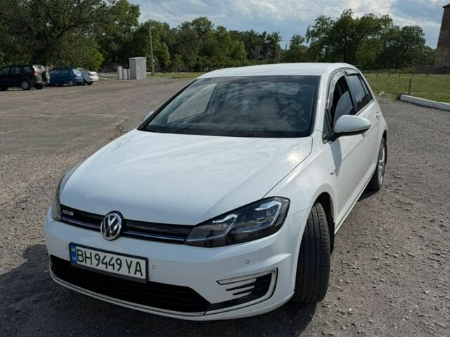 Белый Фольксваген e-Golf, объемом двигателя 0 л и пробегом 88 тыс. км за 13000 $, фото 1 на Automoto.ua