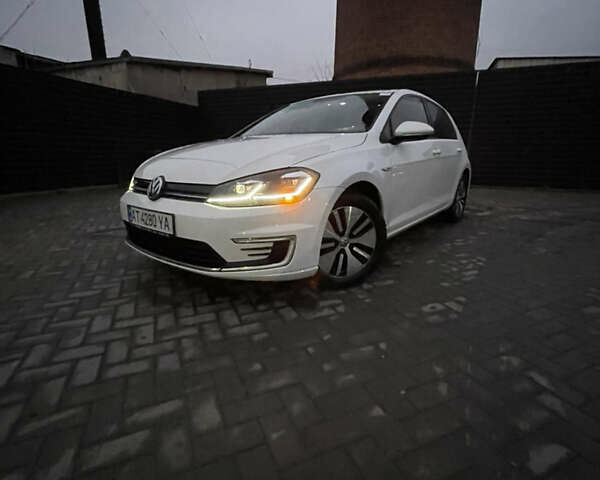 Белый Фольксваген e-Golf, объемом двигателя 0 л и пробегом 115 тыс. км за 16174 $, фото 1 на Automoto.ua