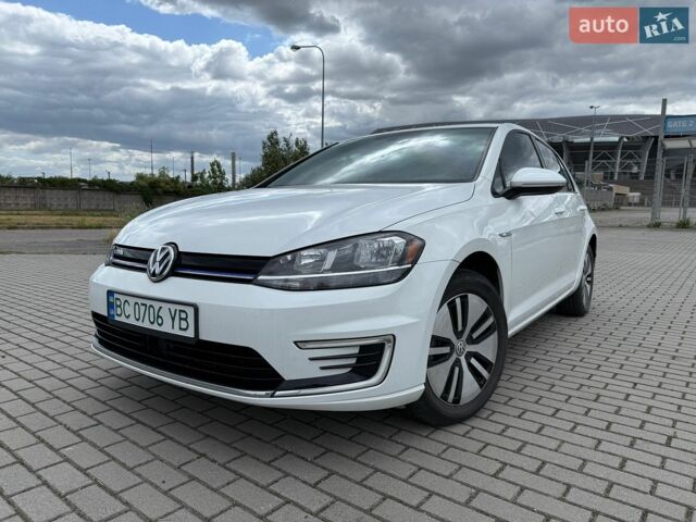 Белый Фольксваген e-Golf, объемом двигателя 0 л и пробегом 37 тыс. км за 14500 $, фото 1 на Automoto.ua