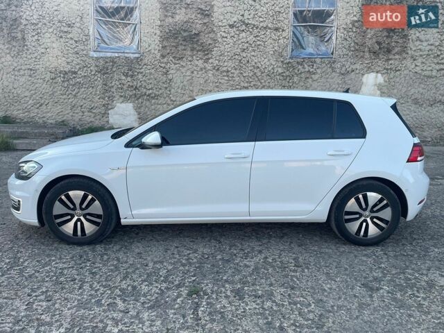 Белый Фольксваген e-Golf, объемом двигателя 0 л и пробегом 146 тыс. км за 13400 $, фото 1 на Automoto.ua
