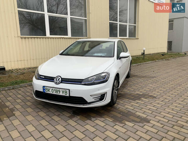 Белый Фольксваген e-Golf, объемом двигателя 0 л и пробегом 146 тыс. км за 12650 $, фото 1 на Automoto.ua