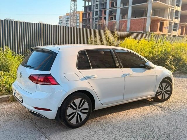 Белый Фольксваген e-Golf, объемом двигателя 0 л и пробегом 80 тыс. км за 15000 $, фото 1 на Automoto.ua