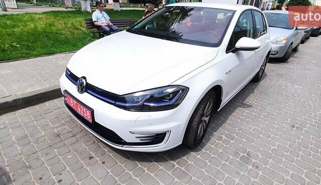 Белый Фольксваген e-Golf, объемом двигателя 0 л и пробегом 73 тыс. км за 13800 $, фото 1 на Automoto.ua