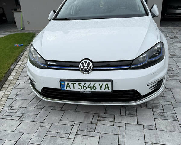 Белый Фольксваген e-Golf, объемом двигателя 0 л и пробегом 169 тыс. км за 13500 $, фото 1 на Automoto.ua