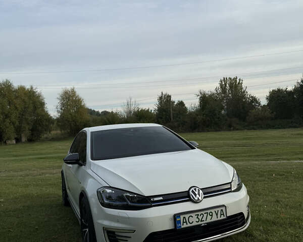 Белый Фольксваген e-Golf, объемом двигателя 0 л и пробегом 95 тыс. км за 15500 $, фото 1 на Automoto.ua